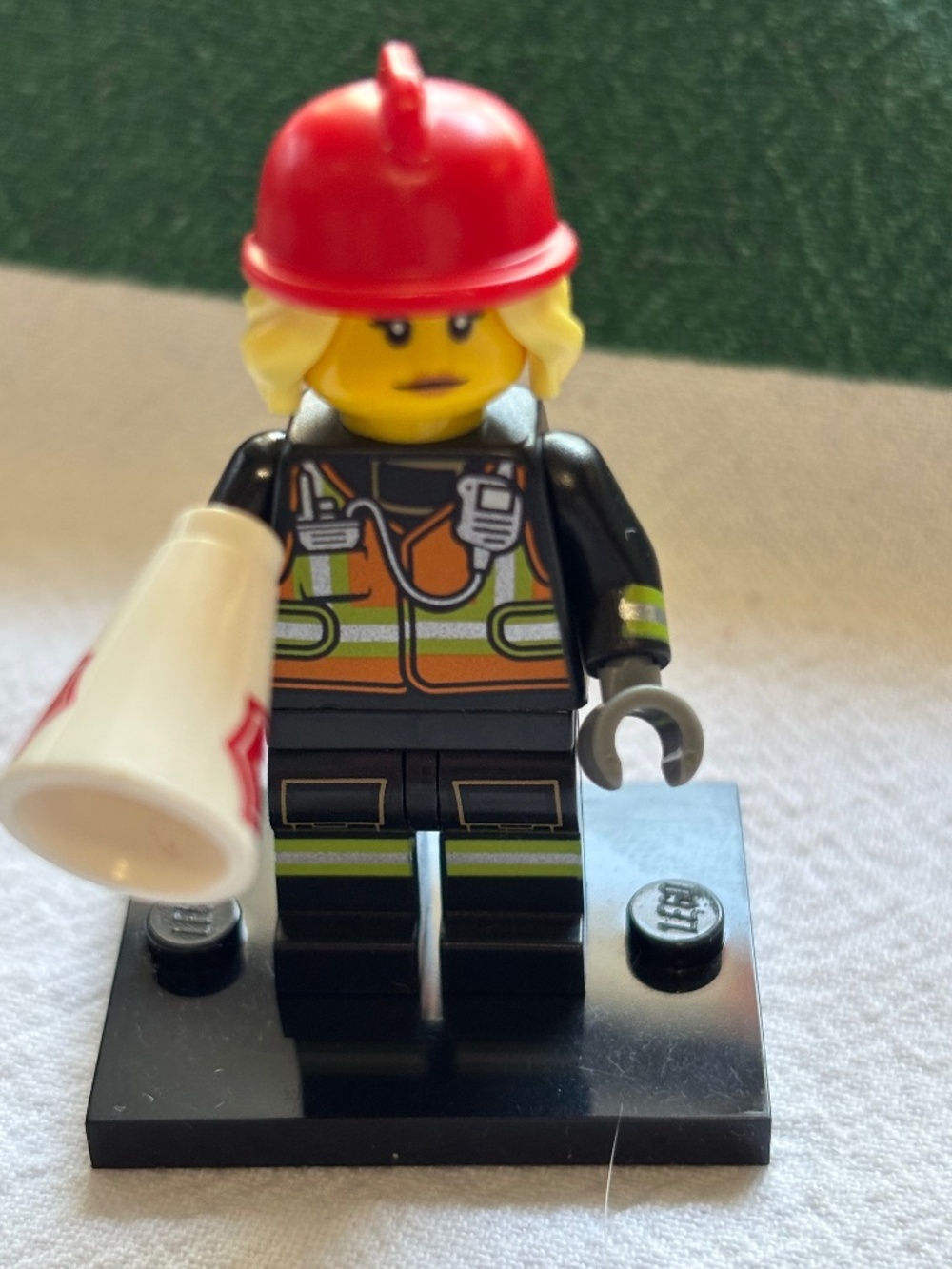 LEGO SERIES 19 "Fire Fighter" col19-8 With stand, pamphlet & accessories